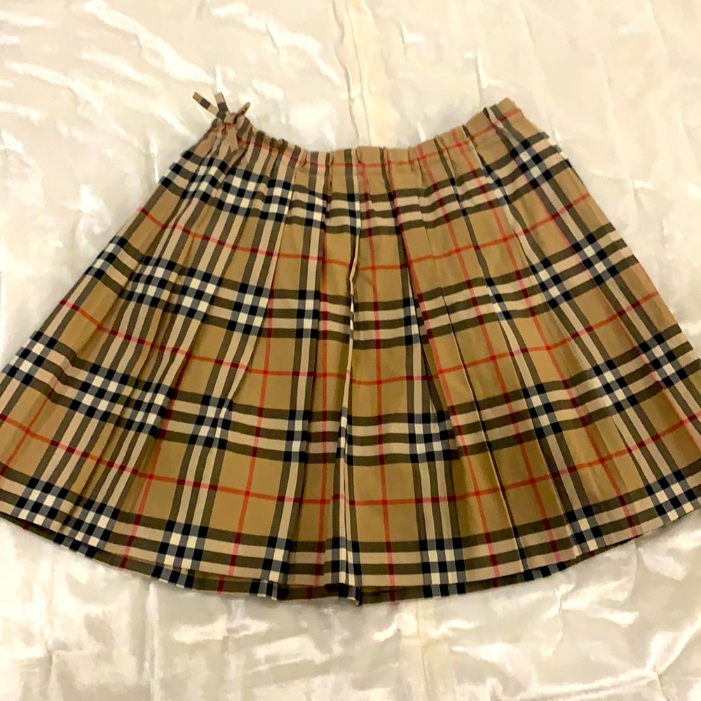 NEVER WORN BURBERRY SKIRT